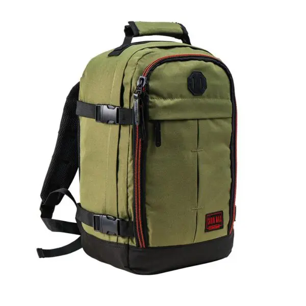 Gert úr endurunnum plastflöskum,Verndum jörðina og umhverfið. Flýgur frítt með Play ,Wizz Air eða Ryanair. Hin fullkomna stærð (40x20x25 cm) fyrir nýjar „ókeypis“ farangursreglur undir sæti. Handfarangur samhæfður ÖLLUM öðrum helstu flugfélögum. Pakkaðu meira en þú heldur í rúmgóðan 20 lítra bakpoka. Opnast eins og ferðataska með sveigjanleg mjúkhliða hönnun sem gefur fullkomið pökkunarfrelsi. Létt hönnun vegur aðeins 500g. Skipulagsvasi að framan með hólfum fyrir iPad, ferðaskilríki, penna og miða. Vasi með skjótum aðgangi framan á tösku. Bólstrað burðarhandfang að ofan.