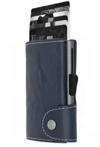 C-Secure RIFID Kortaveski Kortaveski með Ítölsku leðri tekur 5 til 7 kort. Stærð: 68 x 95 x 16 mm Weight: 72 grams