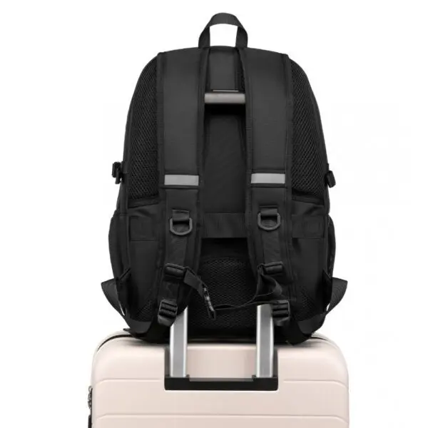 KONO Bakpoki USB Svartur KONO Svartur með festingu fyrir ferðatösku.Og USB hleðslu port.Og 13.5″ fartölvu hólf og Spjaldtölvu. Lás fylgir. Stærð H 48 cm B 33 cm Þ 10 cm