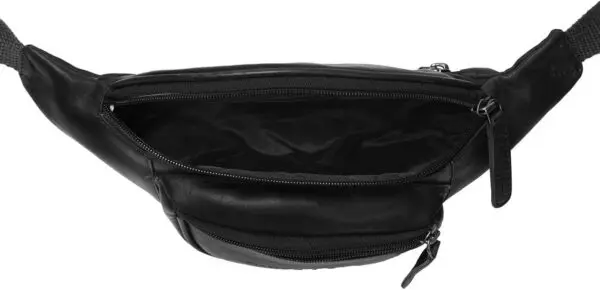 The Chesterfield Jack The Chesterfield Jack er hinn fullkomna og hagnýta mittis eða axlartaska fyrir dagsferð í miðbæinn þar sem hann hún er tilvalin stærð til að passa uppá öll verðmæti þín en samt þægileg. Taskan er úr ekta koníakslituðu leðri. Öll hólf eru með rennilásum sem auðvelt er að nálgast og hliðarvasi að aftan er þétt upp við líkama þinn sem þýðir að þú getur örugglega geymt mikilvægustu hlutina þína.