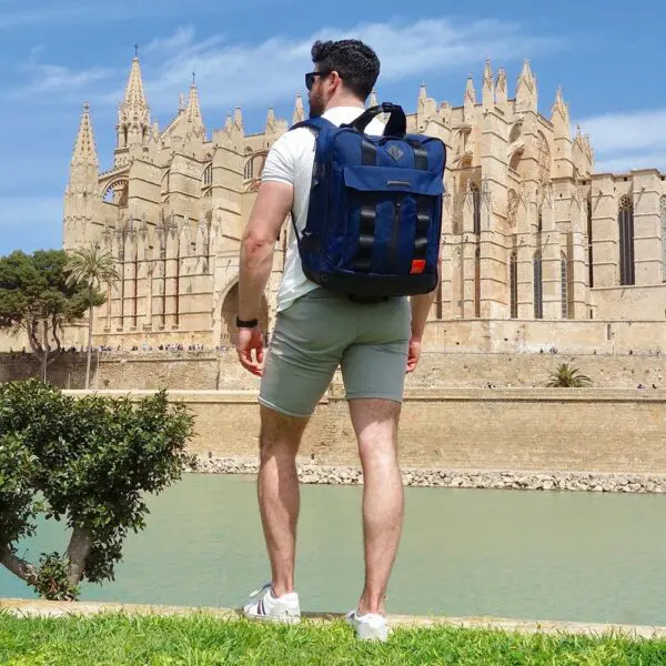 Bakpoki MEMPHIS 30L 45X36X20CM Stílhrein hönnun og fullkomin til að forðast auka handfarangursgjöld hjá flugfélögum eins og easyjet.