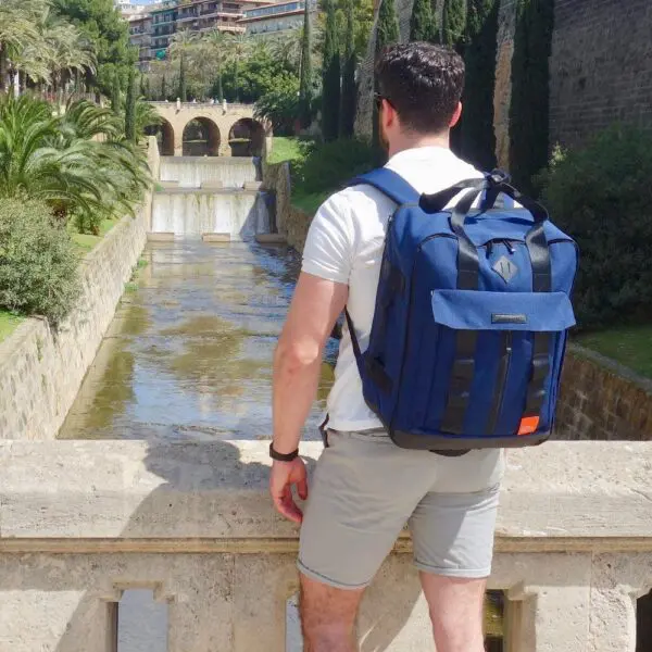 Bakpoki MEMPHIS 30L 45X36X20CM Stílhrein hönnun og fullkomin til að forðast auka handfarangursgjöld hjá flugfélögum eins og easyjet.