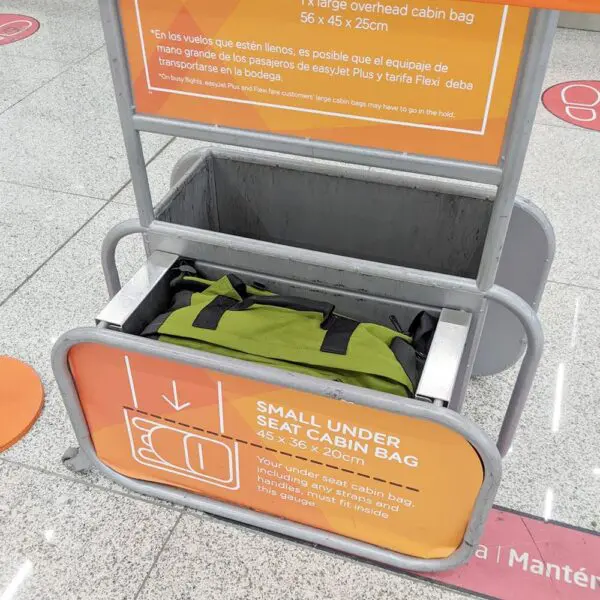 Bakpoki MEMPHIS 30L 45X36X20CM Stílhrein hönnun og fullkomin til að forðast auka handfarangursgjöld hjá flugfélögum eins og easyjet