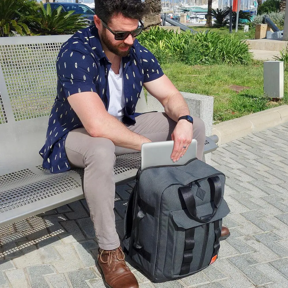 Bakpoki MEMPHIS 30L 45X36X20CM Stílhrein hönnun og fullkomin til að forðast auka handfarangursgjöld hjá flugfélögum eins og easyjet.