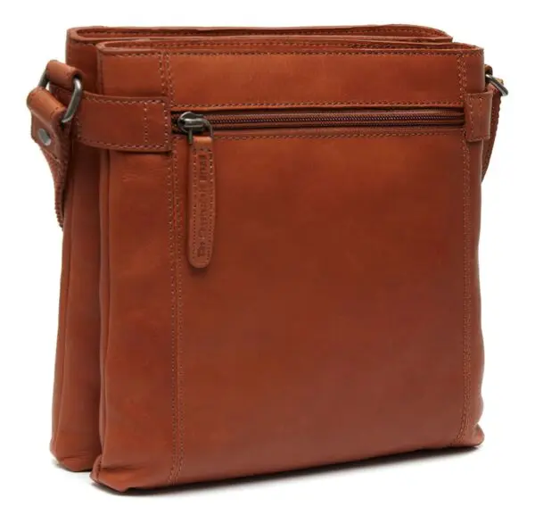 Þessi axlartaska úr leðri Brandis frá The Chesterfield Brand hefur sterkt útlit og er líka mjög hagnýt.