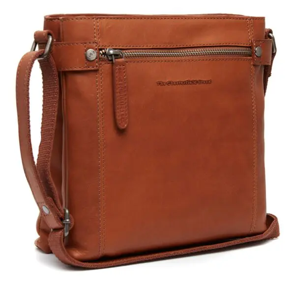 Þessi axlartaska úr leðri Brandis frá The Chesterfield Brand hefur sterkt útlit og er líka mjög hagnýt.