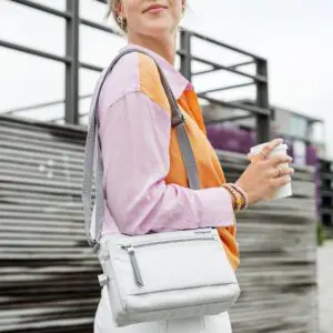 HEDGREN EYE M er með RFID vörn til að tryggja að kortin þín séu örugg fyrir misnotkun.