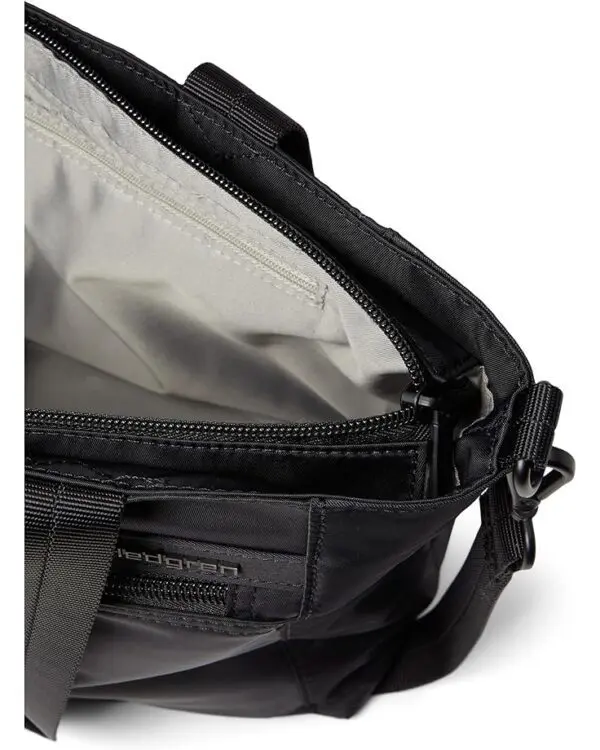 HEDGREN ZOE er með RFID vörn til að tryggja að kortin þín séu örugg fyrir misnotkun.