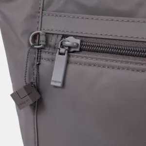 HEDGREN ZOE er með RFID vörn til að tryggja að kortin þín séu örugg fyrir misnotkun.