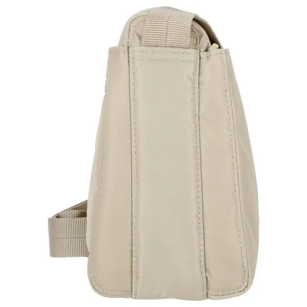 HEDGREN EYE M er með RFID vörn til að tryggja að kortin þín séu örugg fyrir misnotkun.