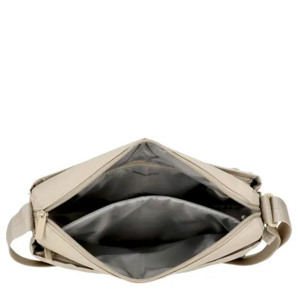 HEDGREN EYE M er með RFID vörn til að tryggja að kortin þín séu örugg fyrir misnotkun.