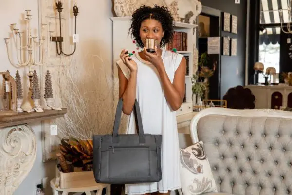 HEDGREN ZOE er með RFID vörn til að tryggja að kortin þín séu örugg fyrir misnotkun.