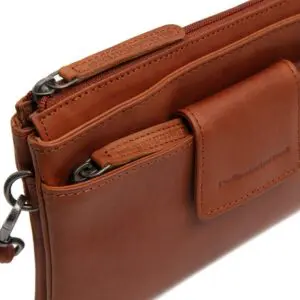 Þessi hagnýta og netta Thompson axlartaska frá The Chesterfield Brand ætti ekki að vanta í fataskápinn þinn!