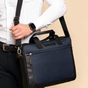 Stílhrein og hagnýt, það er Narvik leðurtaska frá The Chesterfield Brand.