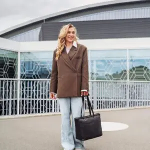 The Chesterfield Astano Svört 15" Tölvuhólf