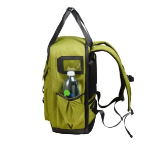 Bakpoki MEMPHIS 24L 40x30x20cm Stílhrein hönnun og fullkomin til að forðast auka handfarangursgjöld hjá flugfélögum eins og PLAY og Wizzair.Er með bólstrað fartölvu/tæknihólf,vatnsflöskuvasa og skipulaggs hólf með lyklaklemmu.Bakpokaólar með stillanlegri brjóstól og sólgleraugnalykkju.Festing til að hengja á ferðatösku.Bakpokinn er vatnsheldur og framleiddur úr endurunnum plastflöskum.