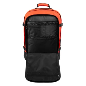 Bakpoki METZ 44L RPET ♻️55X40X20CM Vintage Orange Unnið úr RPET - efni sem er unnið úr plastflöskum eftir neyslu sem venjulega gætu hafa endað á urðunarstað eða í sjó. Handfarangursbakpoki með 55x40x20cm mjúkri skel sem er hannaður til að passa 94% af flufélugum á heimsvísu. Stór 44 lítra farþegataska gerir það mögulegt að fljúga án þess að innrita farangur í lestina. Létt en endingargóð hönnun. 0,7 kg. Er með risastórt 44L aðalpökkunarhólf, skipulags vasa að framan og fljótlegur rennilás sem er tilvalinn fyrir vegabréf og ferðaskilríki. Hástyrkur varanlegur, sturtuheldur og endurvinnanlegur 600D pólýester efni. Stillanlegar axlarólar, burðarhandfang, hliðarstillanleg þjöppunaról og bólstraður vinnuvistfræðilegur bakhluti.
