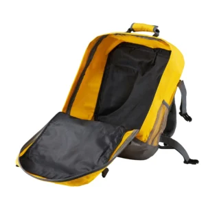 BakpokiMETZ 30L RPET ♻️ 45X20X36 Vintage Yellow GERT ÚR ENDURUNNUM PLASTFLÖSKUM,VERNDUM JÖRÐINA OG UMHVERFIÐ. Hentar öllum helstu flugfélögum og fullkomlega stærð fyrir minni handfarangur flugfélaga eins og EasyJet,  og United Airlines, 30 lítra rúmtak og stór opnun í eins of ferðatösku til að auðvelda pökkun. Auðvelt að bera með vel bólstruðum bakpokaólum og airmesh bakpúði. Skipulagsvasi að framan og vasi með skjótum aðgangi að framan. Hliðarþjöppunarólar. 