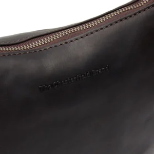 Þessi Redding leðurtaska frá The Chesterfield Brand hefur einstaka hönnun. Með ávölum hornum er hún algjört augnayndi og ætti því ekki að vanta í safnið þitt!