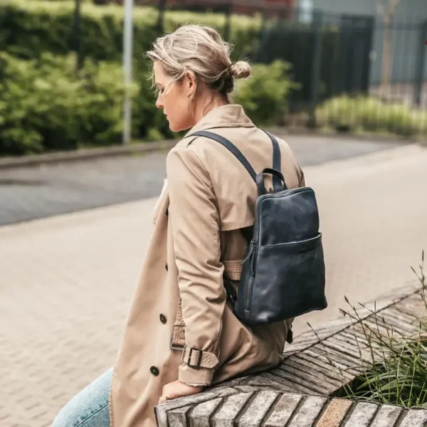 Leður Chesterfield bakpokinn Bern er hagnýtur töff bakpoki.