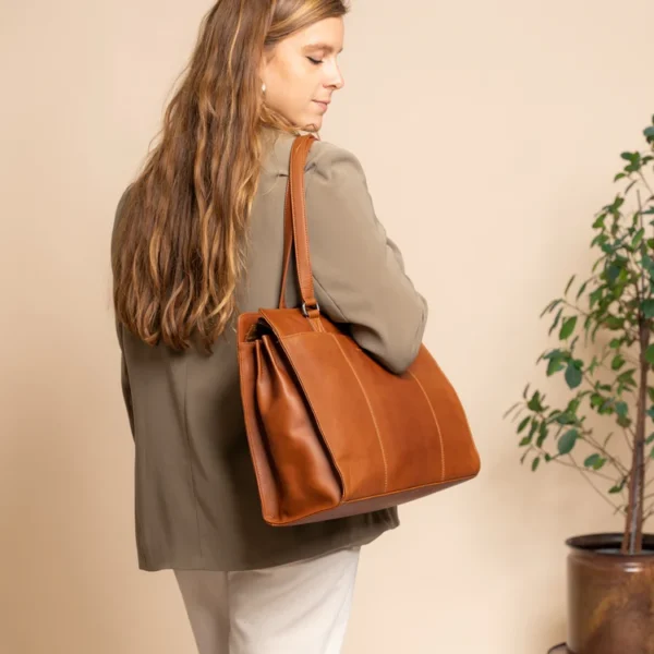 The Chesterfield Fidenza 15″ Tölvutaska Cognac - Image 6