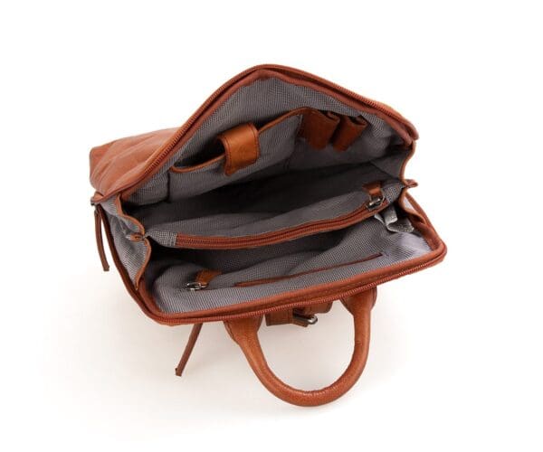 Spikes & Sparrow Leather Backpack  Texas  Svartur +Regncover - Image 3