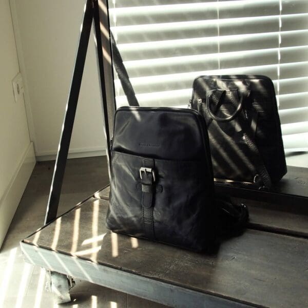 Spikes & Sparrow Leather Backpack  Texas  Svartur +Regncover - Image 7