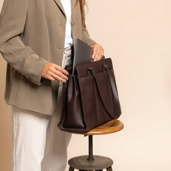 The Chesterfield Fidenza 15″ Tölvutaska Brún - Image 3